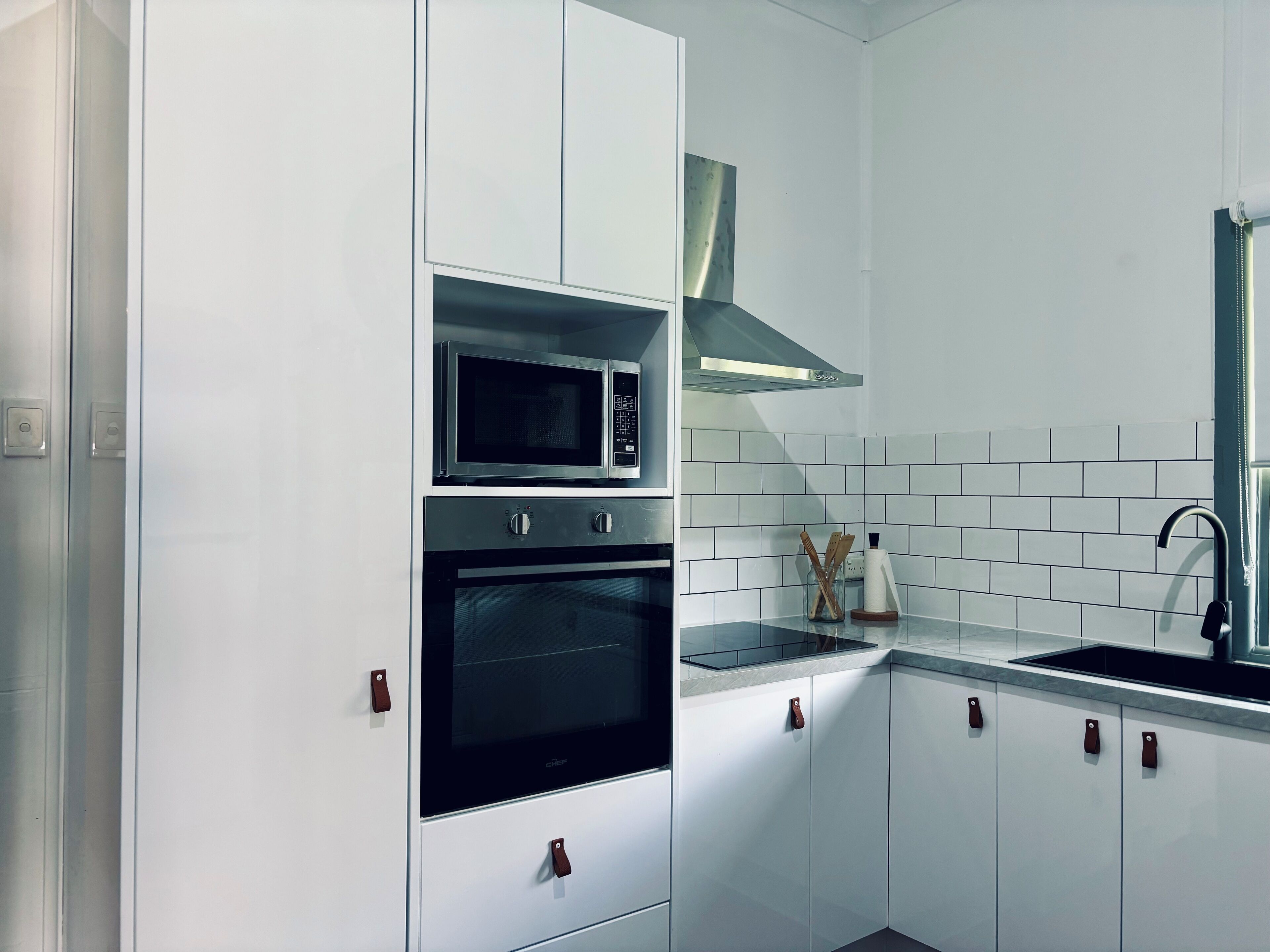 Mikroaaltouuni, uuni, liesi, astianpesukone