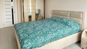 2 bedrooms, iron/ironing board, WiFi (free), bed sheets