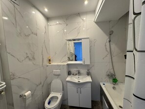 Hårføner, håndklær, såpe og toalettpapir