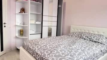 2 bedrooms, iron/ironing board, free WiFi, bed sheets