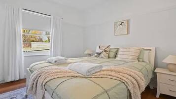 2 bedrooms, iron/ironing board, WiFi, bed sheets