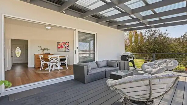 Outdoor dining - Bant Cottage, Bant Cottage - Gorgeous Renovation, Neatly Styled (South Bathurst)