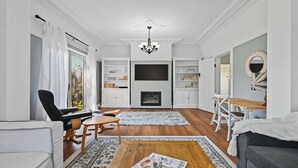 Living area - Bant Cottage, Bant Cottage - Gorgeous Renovation, Neatly Styled (South Bathurst)