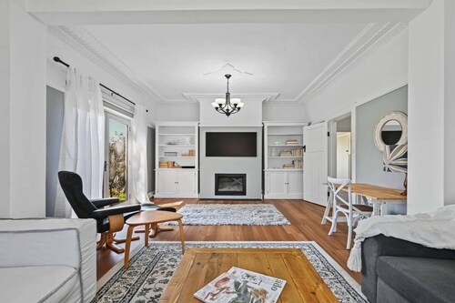 Bant Cottage, Bant Cottage - Gorgeous Renovation, Neatly Styled