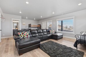 TV connectée, cheminée, baby-foot