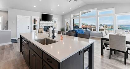 Sunny Side | Hot Tub, Sleeps 19, Games & Ideal Beach Resort!