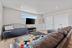 5 bedrooms, iron/ironing board, travel cot, free WiFi