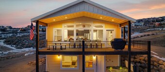 Luxury Lake Views | Sleeps 19 - Ideal Beach - Hot Tub - Foosball