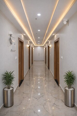 TV - Kennedia International Hotel And Suites (Varanasi)