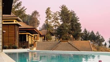 2 piscinas al aire libre