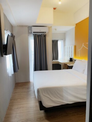 Standard Room | Iron/ironing board, free WiFi, bed sheets, wheelchair access - Nemuru Stay BTC (Bekasi)