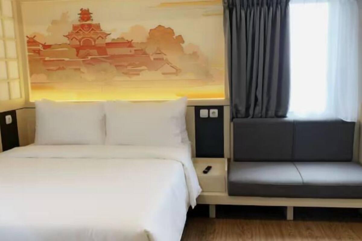 Tabla de planchar con plancha, wifi gratis y ropa de cama