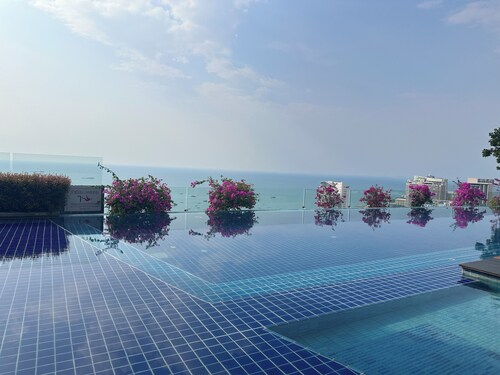 centric sea|direct sea view apartment|near the beach|soi 6|Pattaya| 1 road