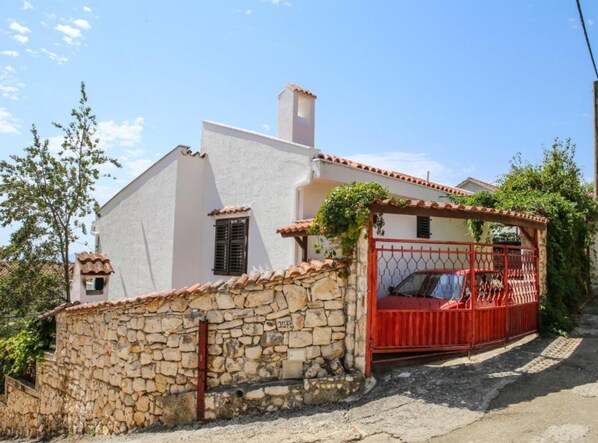 Apartamento (Two Bedroom Apartment) | Fachada