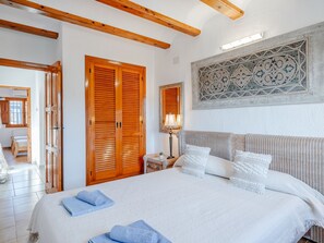 4 habitaciones, escritorio y internet 