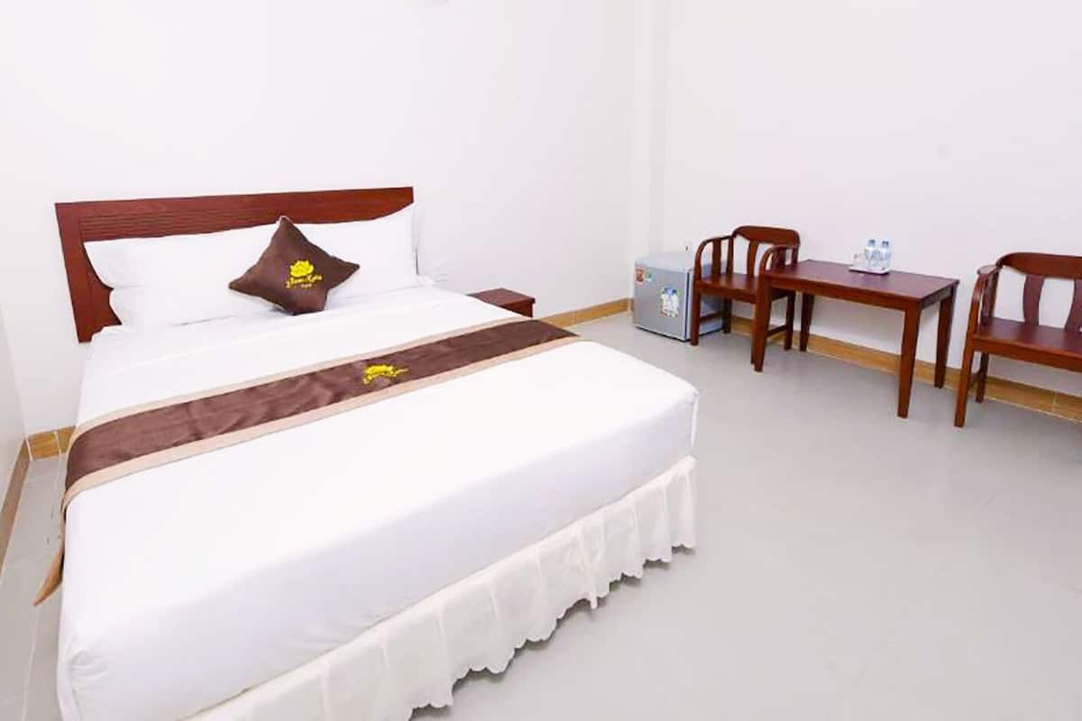 Standard Double Room | Desk, laptop workspace, free WiFi