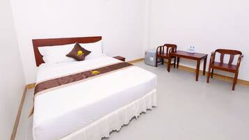 Standard Double Room | Desk, laptop workspace, free WiFi
