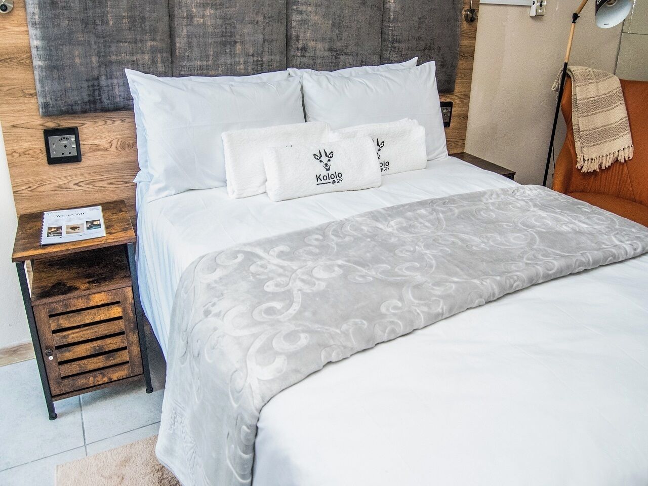 Comfort-Doppelzimmer | Individuell dekoriert, individuell eingerichtet, Schreibtisch