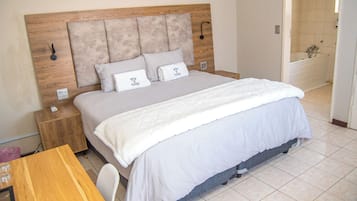 Phòng đôi Deluxe, 1 giường cỡ king, không hút thuốc | Trang trí khác biệt, trang bị nội thất với thiết kế riêng biệt, bàn