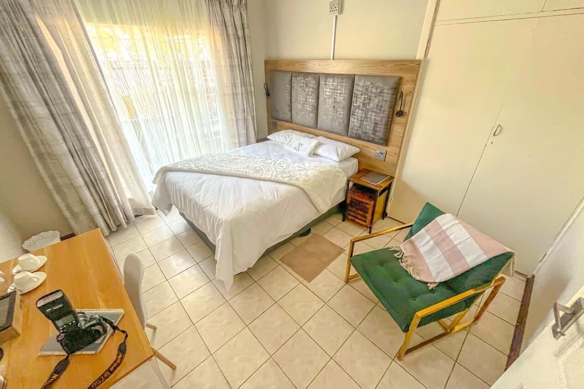 Basic Double Room | Individually decorated, individually furnished, desk, laptop workspace