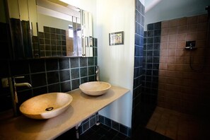 House | Bathroom - 3-bed Island Villa - Garden Terrace & Sunset Views (Rhodes)