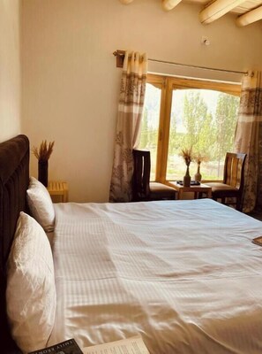 Deluxe-huone, parveke, näköala puutarhaan