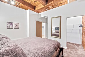 2 bedrooms, travel crib, free WiFi, bed sheets