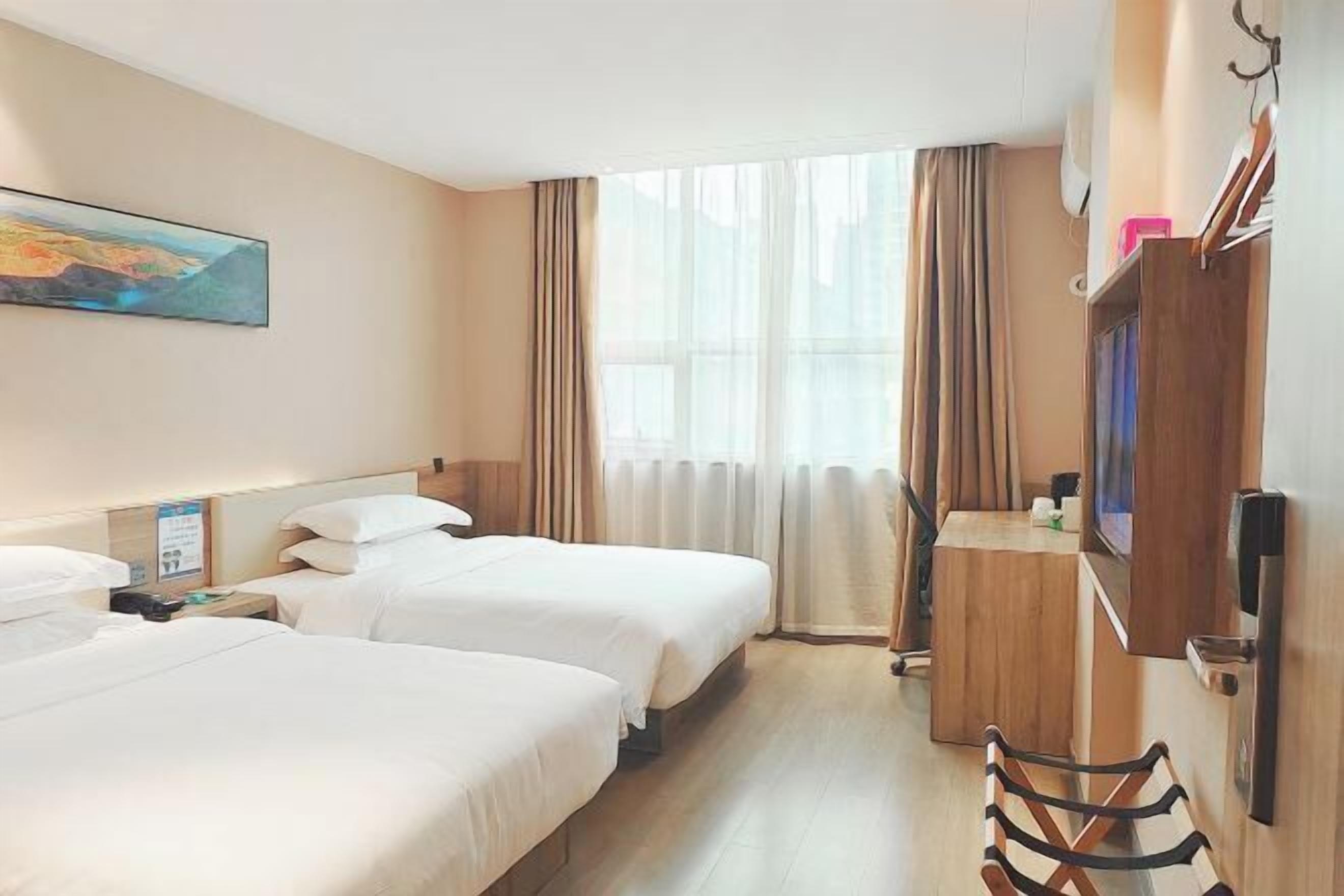 Verdunkelungsvorhänge, schallisolierte Zimmer, Bügeleisen/Bügelbrett