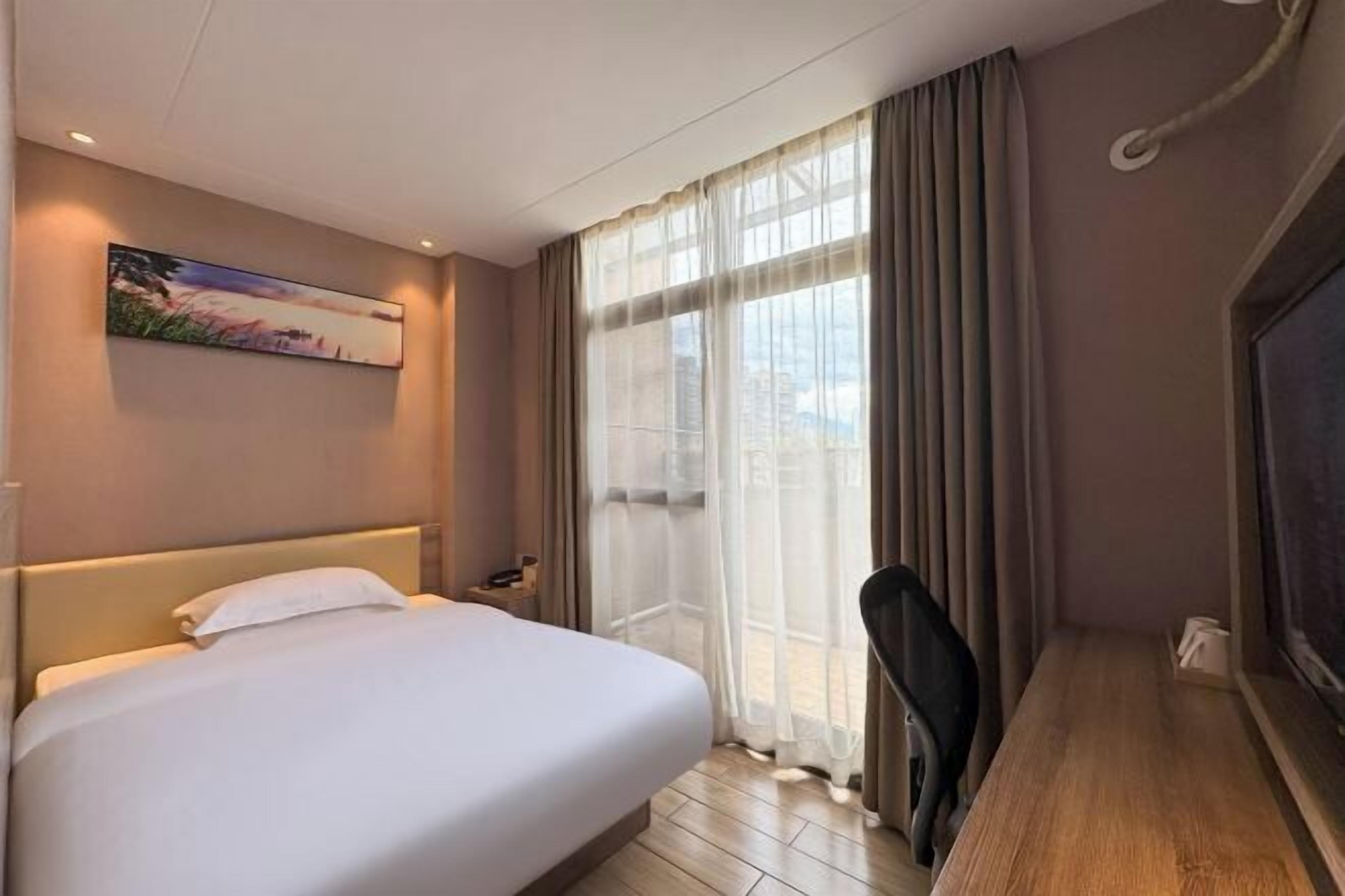 Verdunkelungsvorhänge, schallisolierte Zimmer, Bügeleisen/Bügelbrett