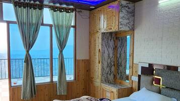 Deluxe Double or Twin Room, Mountain View | Laptop workspace, soundproofing, free WiFi