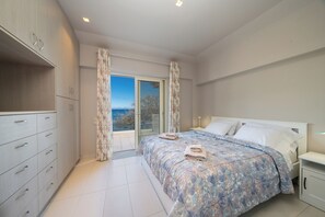 2 chambres, fer et planche à repasser, Wi-Fi, draps fournis