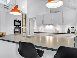 Fridge, microwave, dishwasher, cookware/dishes/utensils