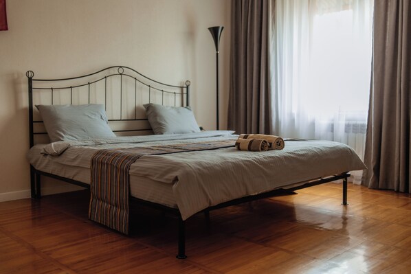 1 bedroom, iron/ironing board, WiFi, bed sheets - Convenient Apartment in Tashkent Center (Тоshkent)