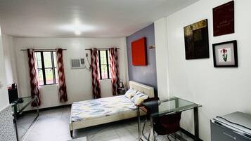 Suite estudio Deluxe, balcón, vista a la alberca | Espacio para trabajar con laptop y wifi gratis