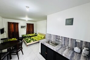 Deluxe-Studiosuite, Balkon, Poolblick