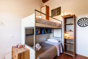 2 chambres, fer et planche à repasser, accès Internet, draps fournis