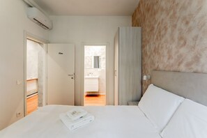 1 habitación, tabla de planchar con plancha y wifi 