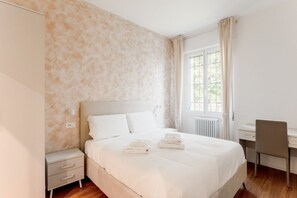1 habitación, tabla de planchar con plancha y wifi