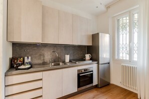 Microwave - GuestHost - Modern 18 sqm room just 6 minutes walk from Sant'Antonio Hospital, able to accommodate up to 2 people. The accommodation is located on the ground floor (raised) of a building without a lift (NOT suitable for disabled people). Please note that (Padova)