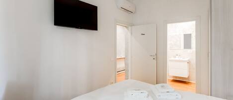 1 bedroom, iron/ironing board, WiFi