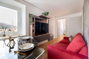 TV - GuestHost - Charming and modern apartment of about 50 sqm, perfect for two guests, located on the ground floor (two steps to access). The property is located in San Vito di Cadore, a hidden jewel in the Dolomites, just 10 km from Cortina d'Ampezzo and a  (San Vito di Cadore)
