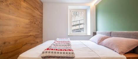 1 habitación, tabla de planchar con plancha, wifi y ropa de cama