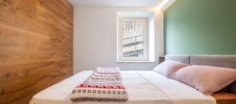 GuestHost - Charming and modern apartment of about 50 sqm, perfect for two guests, located on the ground floor (two steps to access). The property is located in San Vito di Cadore, a hidden jewel in the Dolomites, just 10 km from Cortina d'Ampezzo and a 