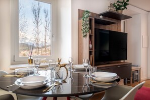 Dining - GuestHost - Charming and modern apartment of about 50 sqm, perfect for two guests, located on the ground floor (two steps to access). The property is located in San Vito di Cadore, a hidden jewel in the Dolomites, just 10 km from Cortina d'Ampezzo and a  (San Vito di Cadore)