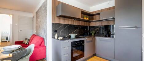 Réfrigérateur, four, plaque de cuisson, lave-vaisselle