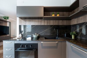 Refrigerador, horno, parrilla de estufa y lavavajillas