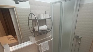 Shower, towels