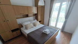 2 quartos, ferros/tábuas de passar roupa, Wi-Fi, roupa de cama
