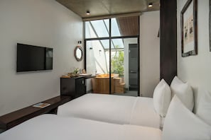 Colchones con pillow-top, escritorio y cortinas blackout