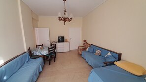 Living area - Lou family apartment - Loutraki city centre (Loutraki)